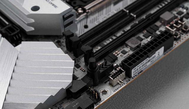 破9GHz！华硕ROGZ790APEX主板再创超频新纪录