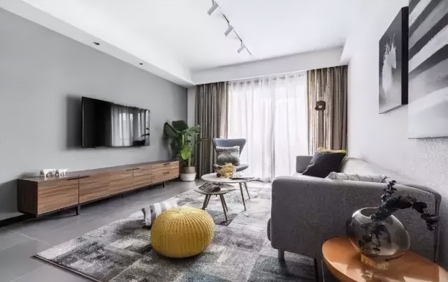 参观同事家100㎡新房,头次见冰箱放玄关,灰白色调怎么看都高级