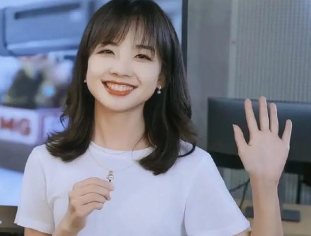 王冰冰|王冰冰高调宣布回归,徐嘉余前女友土土气势减弱,直言不太关心