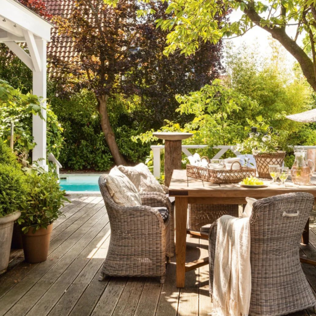 买一楼带院子的房子,栽种各种花草果蔬,这样的生活太精致了