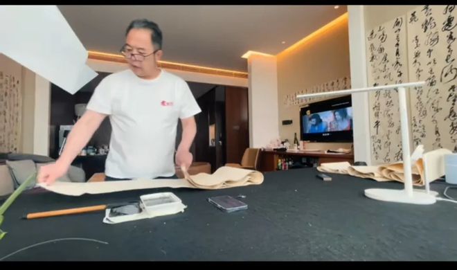 张铁林|张铁林自曝：不出去拍戏靠写书法为生，一副作品平均卖100万左右