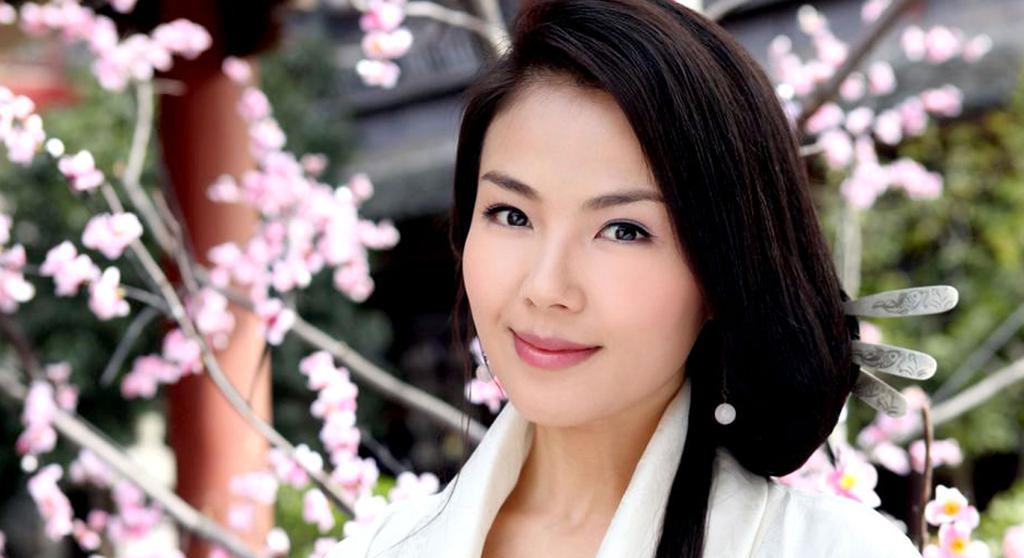 刘涛|“国民媳妇”刘涛现身春晚彩排大厅，穿白色羽绒衣，化身魔鬼身材