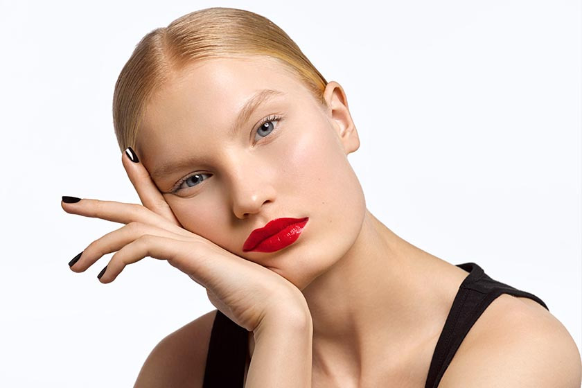 宋亚轩 12岁就涂唇膏，汤姆克鲁斯女儿苏瑞番茄红唇色出道，展示高带货力