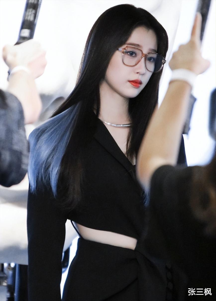 金晨|内娱“脸矮身高”女星，长了一张甜妹脸，身高接近一米七