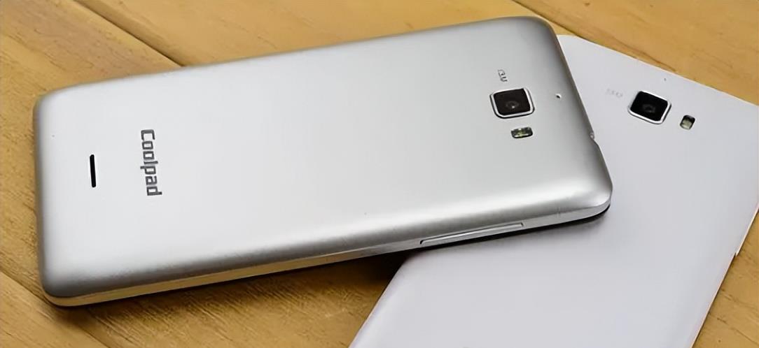 oppo reno8|你们手机一般可以用几年？有网友分享用了6年的神机，真心绝绝子