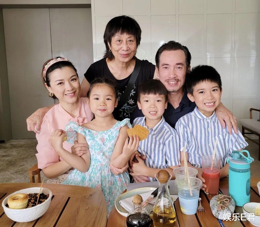 叶璇|42岁叶璇拍视频意外露小肚腩,女神形象不保,网友:好真实的肚子