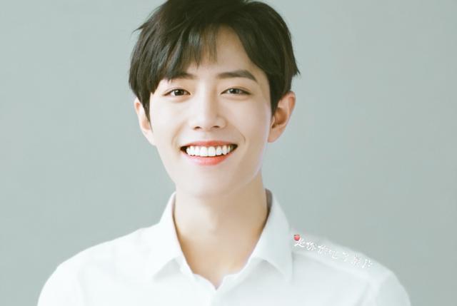 肖战|公司运营辟谣肖战恋爱传闻，“狗仔”只能做无用功，肖战没想法