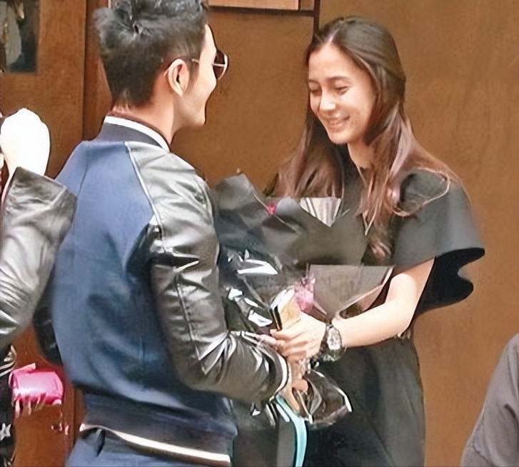 黄晓明|Baby和黄晓明这边，又掀起了“旧情复燃”的迷雾。