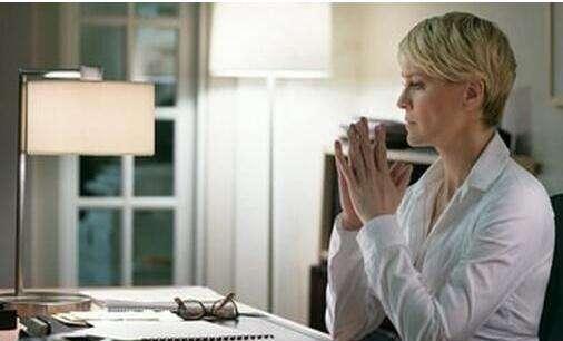 纸牌屋|《纸牌屋》原著的创作背景,以及里面那些震撼人心的邪恶经典句子