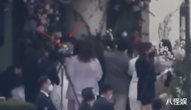 孙艺珍|玄彬孙艺珍婚礼仪式进入尾声,鞠躬感谢父母,甜蜜接吻惹全场沸腾