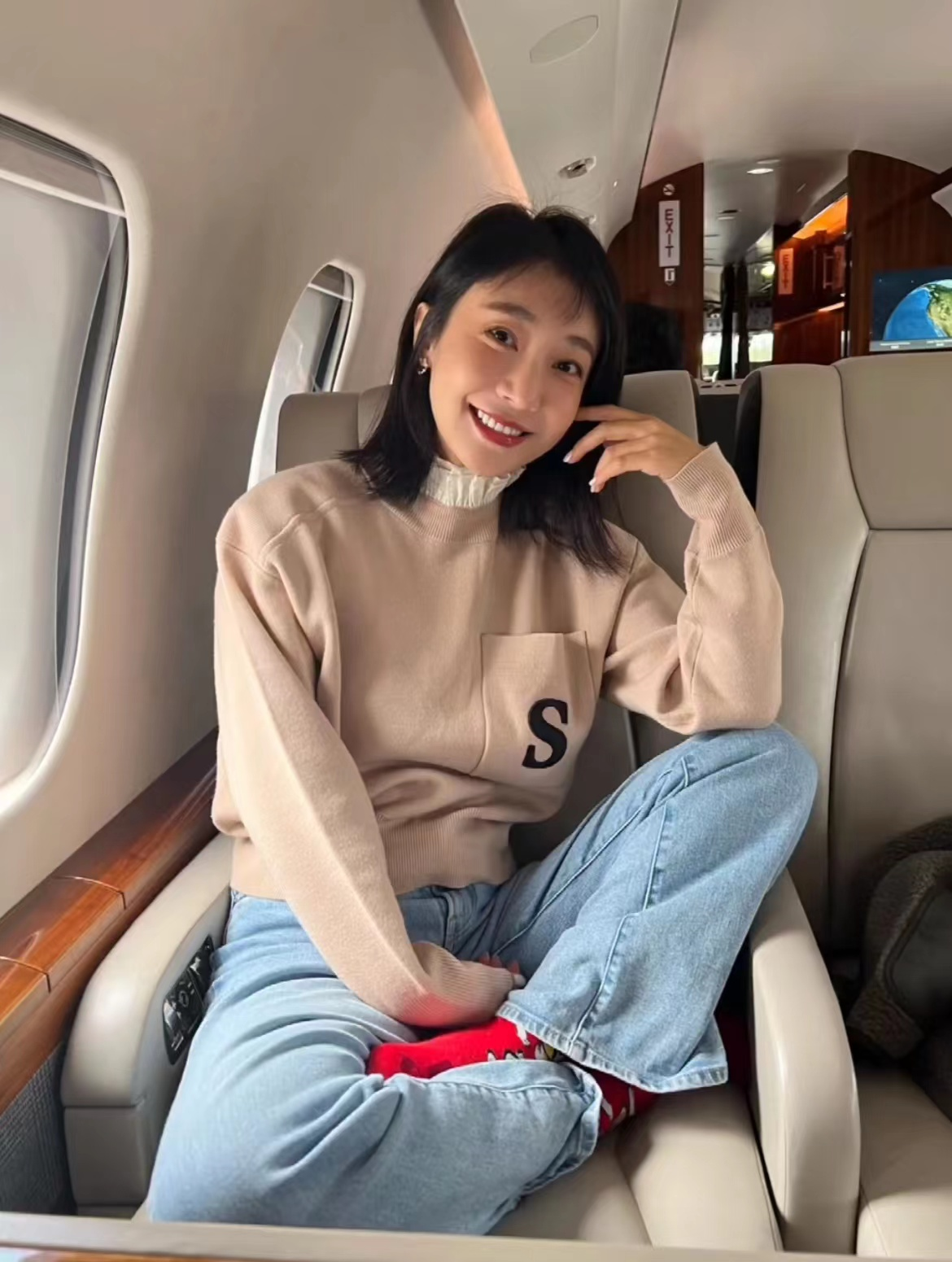 姜尘|35岁内地女星定居美国!人美声甜颜抗打,坐私人飞机住超大豪宅