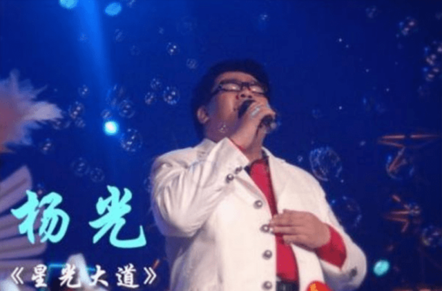 盲人|盲人歌手杨光:走红后被“雪藏”,娶美妻生儿子,如今怎样了?