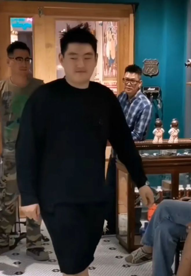 张若昀|赵本山儿子自曝：平时不爱炫富，全国100家健身馆，投进去上百亿