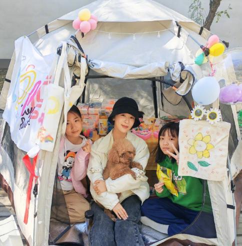 露营|杨紫：欢度国庆小长假，在北京冒着4摄氏度的低温天到丛林里露营