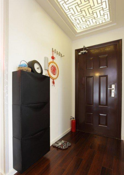 在客厅砌了半堵墙挂电视,老公和我大吵一架,完工后他不吭声了!