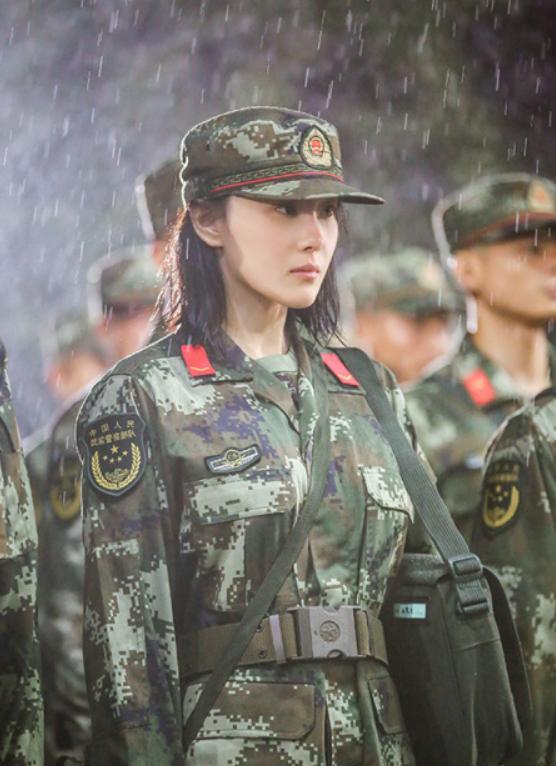 张馨予|何捷:祖孙三代从军根正苗红,娶明星张馨予,用余生守护她