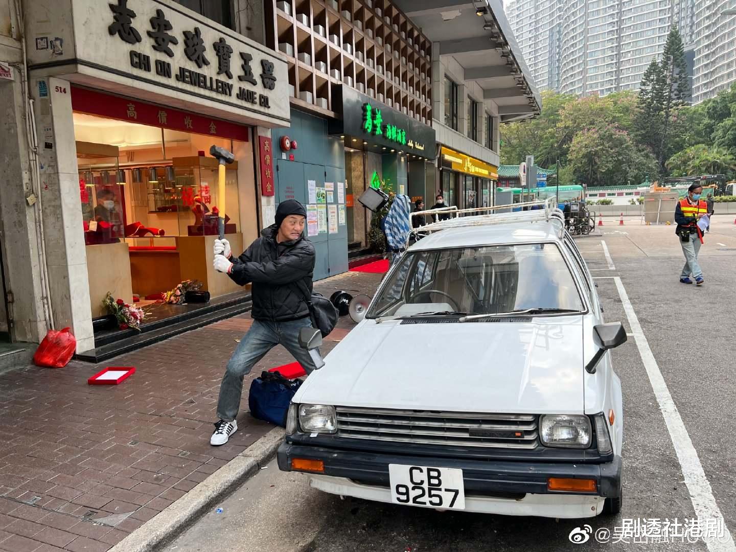 吴岱融|挑战最奸角色！TVB老戏骨新剧动作戏连场，用拖鞋打到对手耳鸣