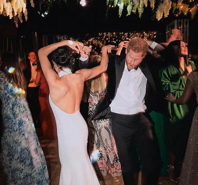 威廉王子|威廉王子打破传统做哈里的伴郎,居然都没出现在纪录片婚礼片段中