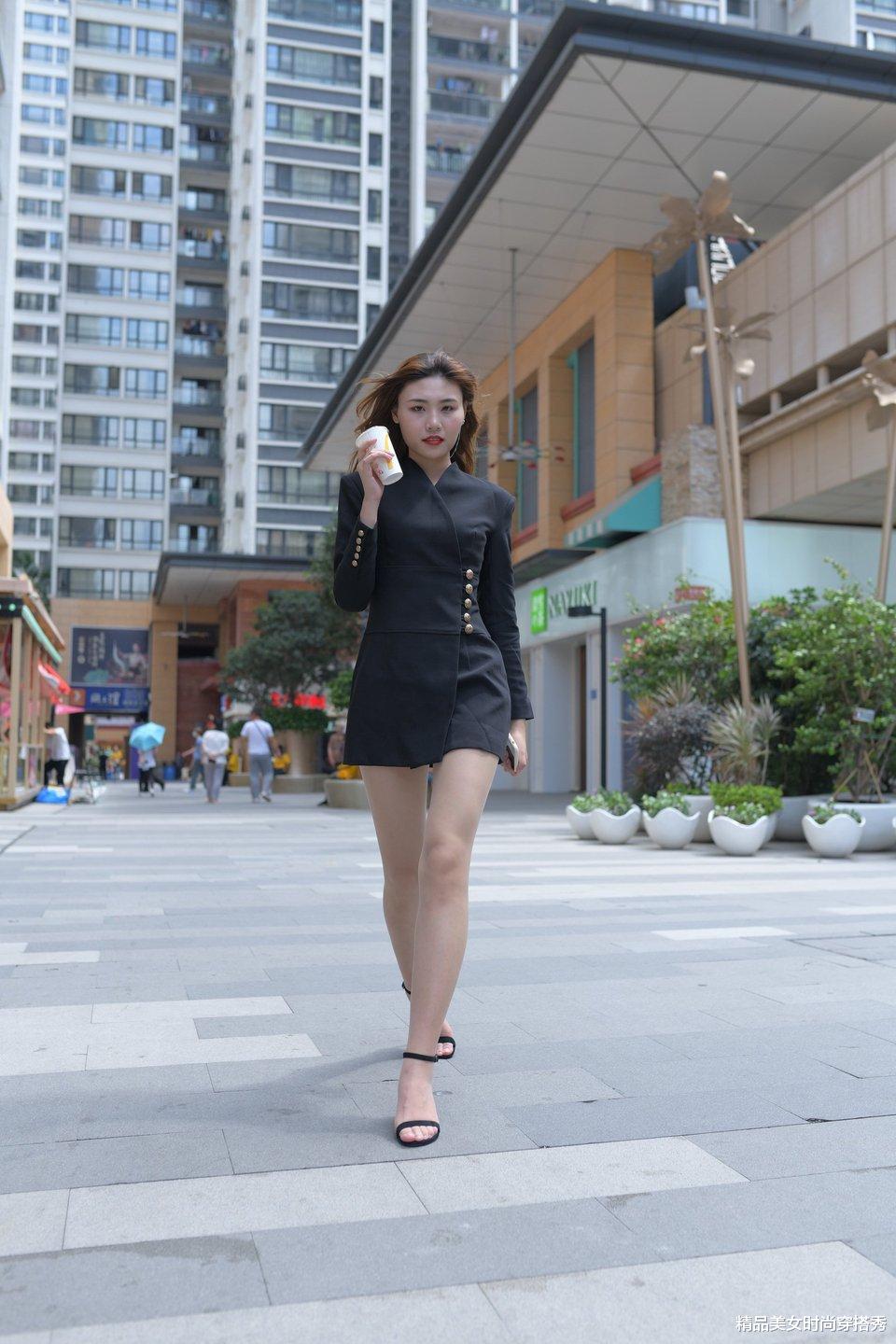 小个子的女生，这样穿西装裙，优雅又不失通勤范