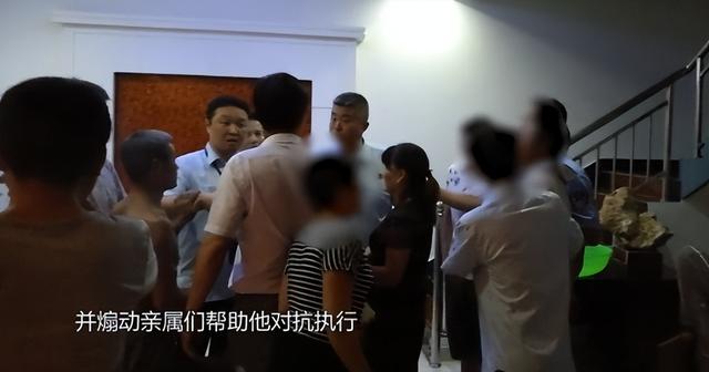 南京市疯狂老赖,为九千块钱,组织全家暴力殴打执法人员