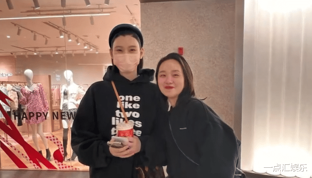 奚梦瑶|奚梦瑶逛街被偶遇！皮肤白到放光腿超细，一点不像富豪太太