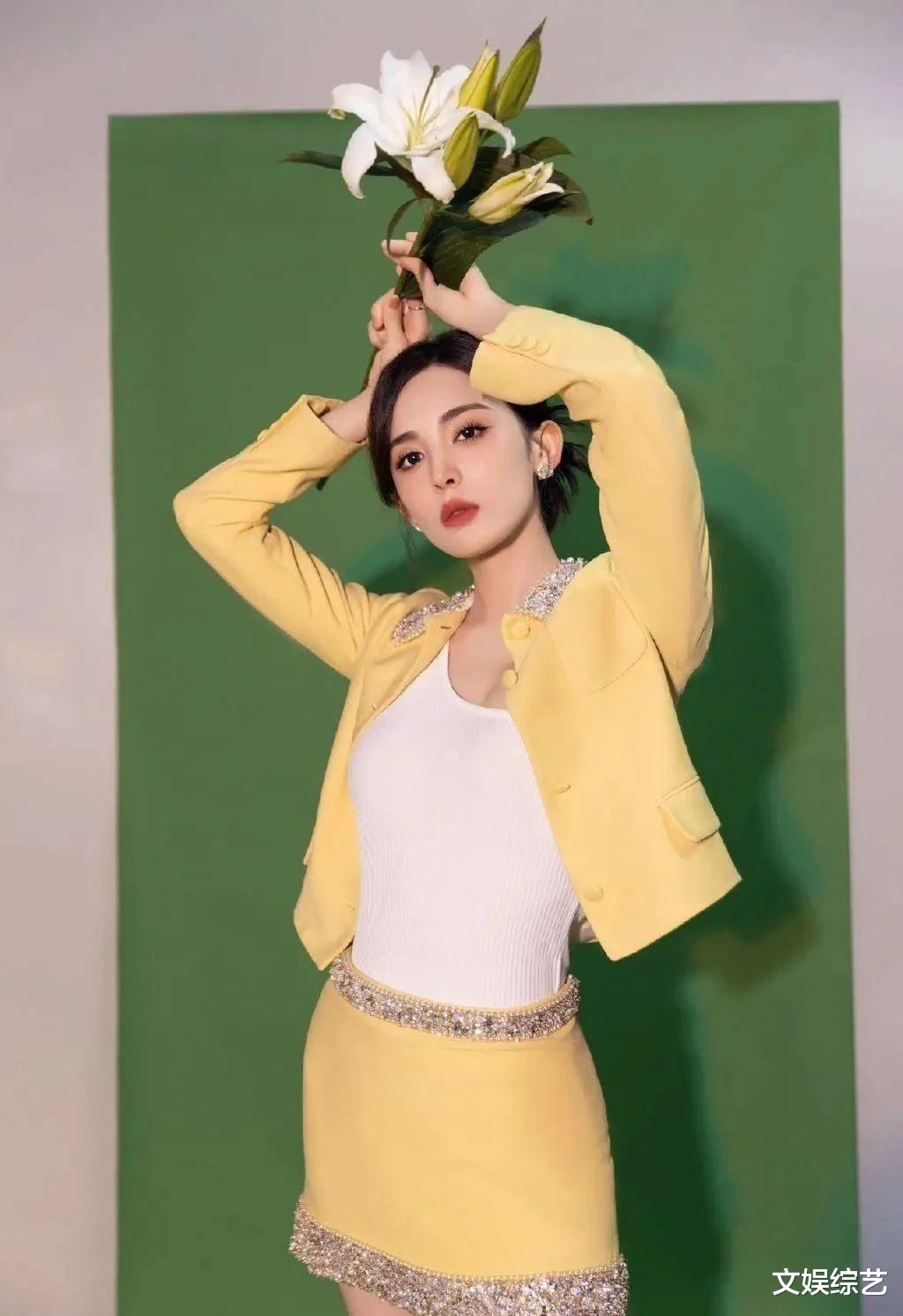 古力娜扎|古力娜扎晒出一组美照，性感妩媚的身材曲线，让网友为之羡慕