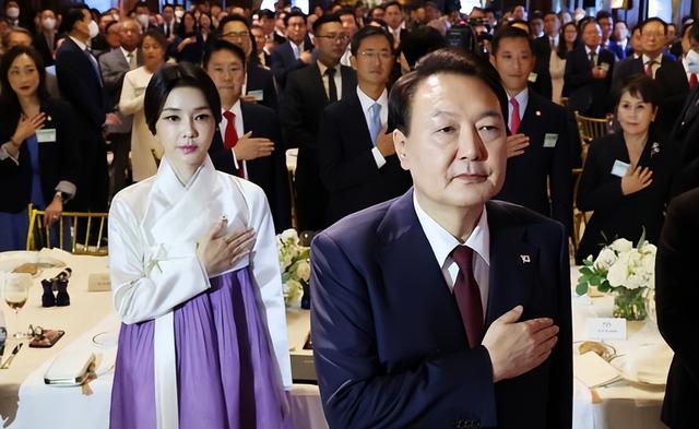 金建希 少女脸太绝了，韩国第一夫人又把韩服穿到加拿大！
