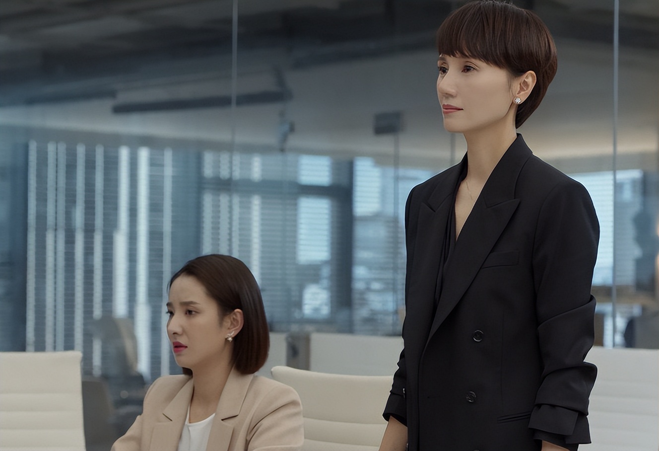 玫瑰之战|《玫瑰之战》大结局，好家伙，这是我今年所看，最离谱的大结局