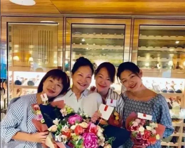 带货|别看大S长相娇小，再结婚却可以这么草率，汪小菲高不高兴？