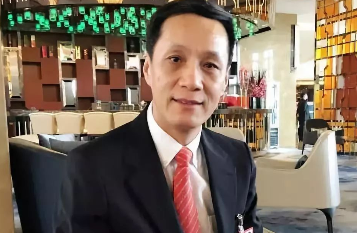 冯远征|冯远征：娶大8岁梁丹妮，婚后宠妻28年，如今年过半百满是遗憾