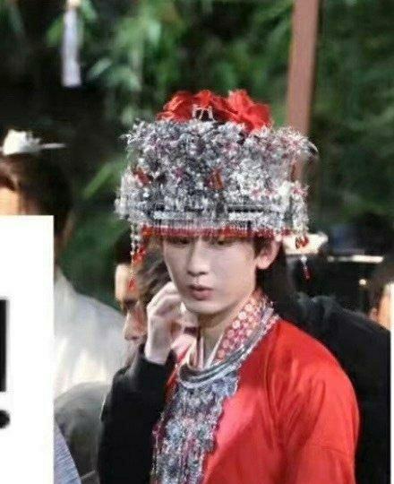 成毅|成毅《莲花楼》凤冠霞帔造型养眼，还有哪些男星的女装令人惊艳？