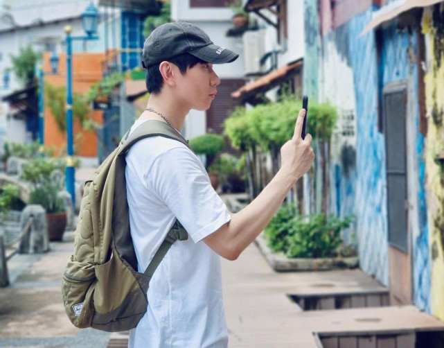 |曾宝仪发文透露确诊阳性，全身酸痛到直不起身，退烧后喉咙开始痛