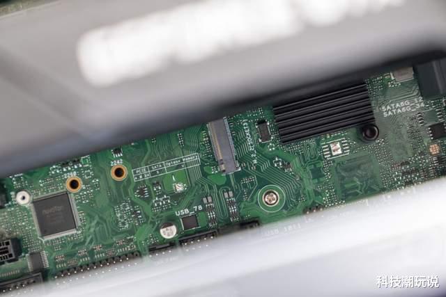 机箱|省心的全能型桌面小钢炮主机：华硕天选X 2022电竞主机评测