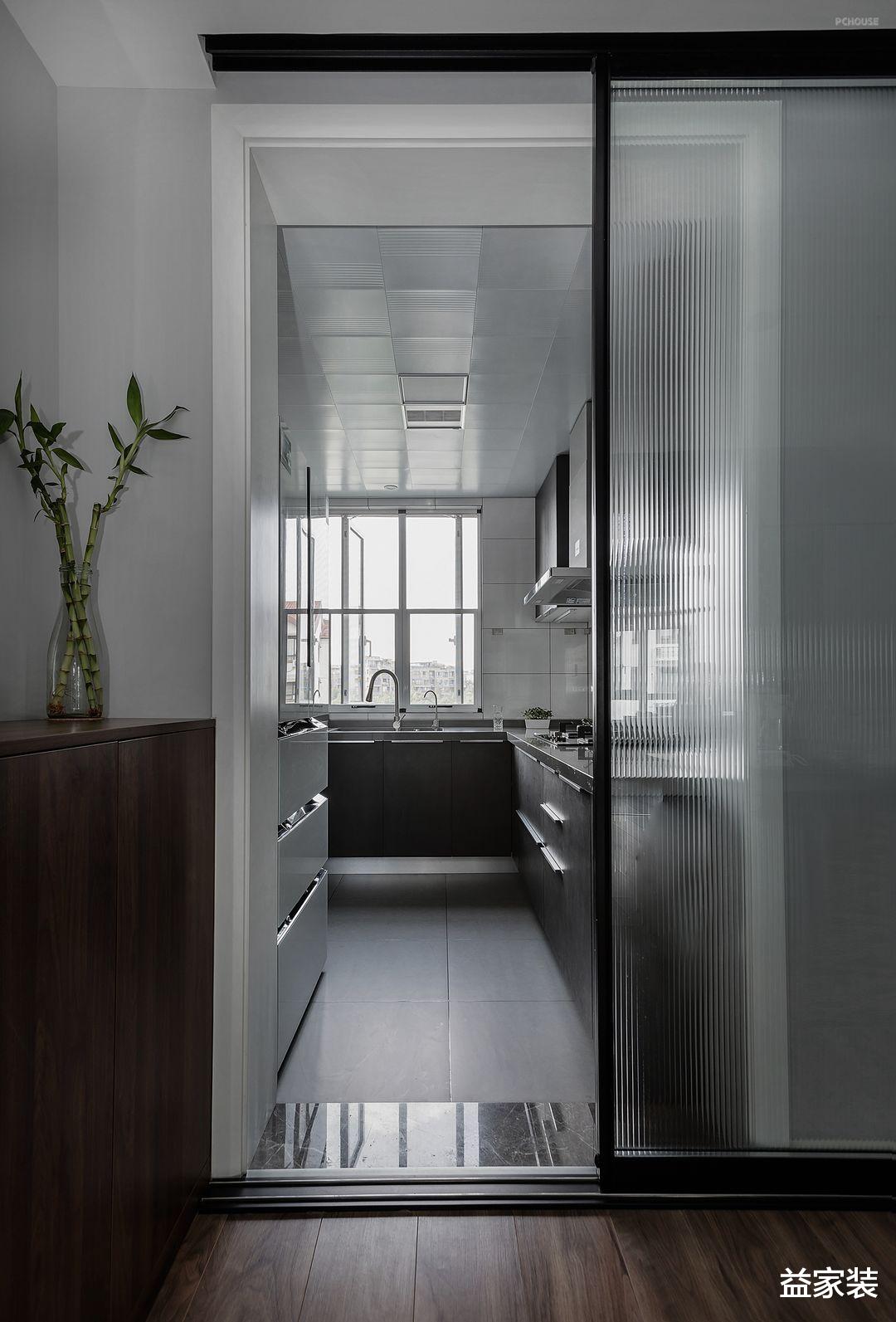 大气简约的公寓,沉稳内涵的现代风格,相得益彰的住宅搭配