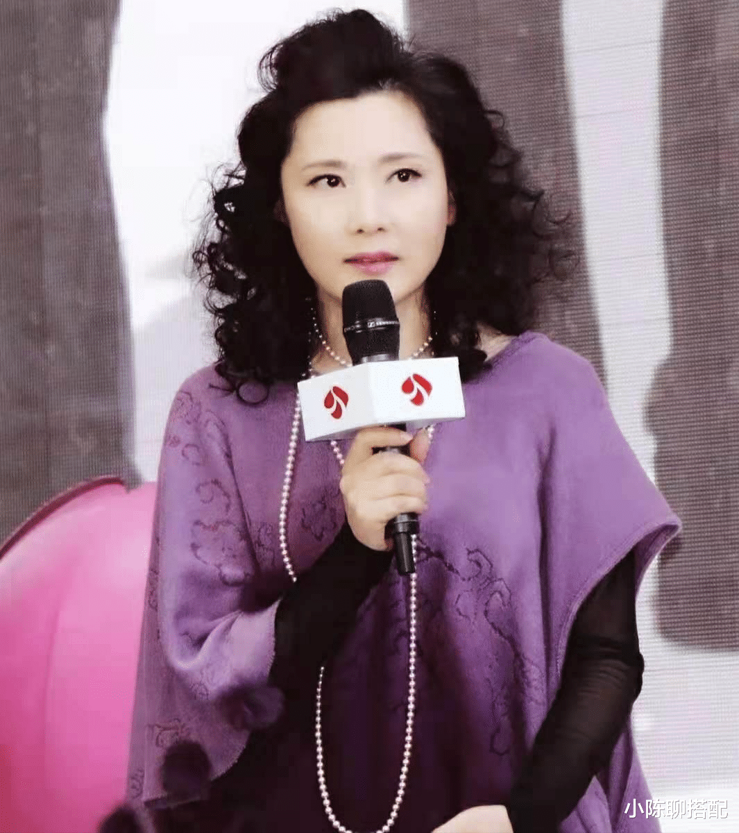 高马尾 为什么50+女性偏爱短发，看何赛飞、潘虹的这些发型就明白了