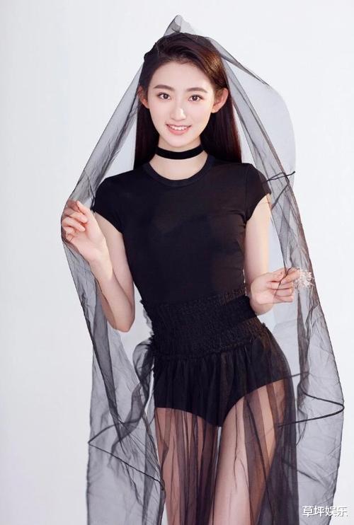 杨雨潼|杨雨潼到底有什么背景，被评为中戏校花、出演仙剑，你怎么看？