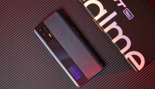 电池|旗舰机不值钱了,5000mAh电池、8+128G仅1799,性价比取胜