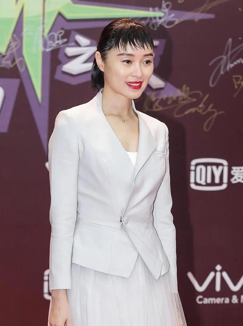 发型师 吴越的新发型，一下子就惊艳了全场，发型师是不是该换一下了？