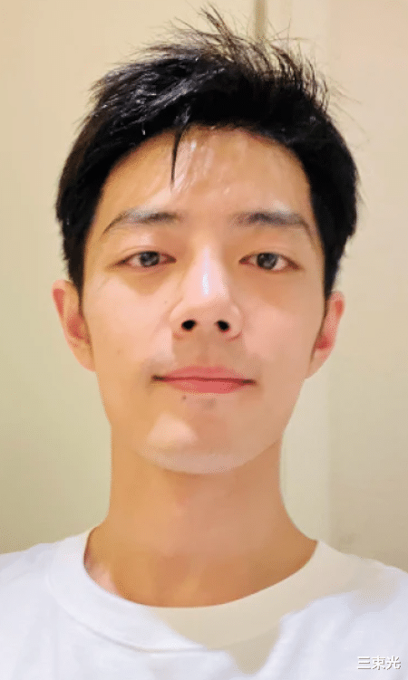 肖战|肖战拍完《梦中的那片海》下班后，发自拍美图帅呆了