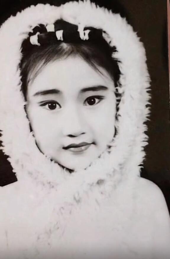 向佐|向佐视讯女网红讽刺郭碧婷人品，念念不忘向佐，自诩活得精彩！