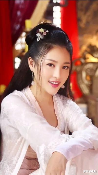 甘婷婷|《爱拼会赢》开播挨批,于晓光“狼搂”女演员,甘婷婷成黑马