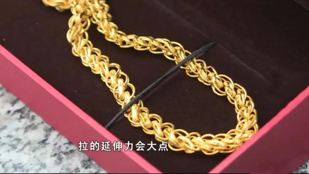 男子花19006买了一款项链，20天后项链变长，店长：可剪短