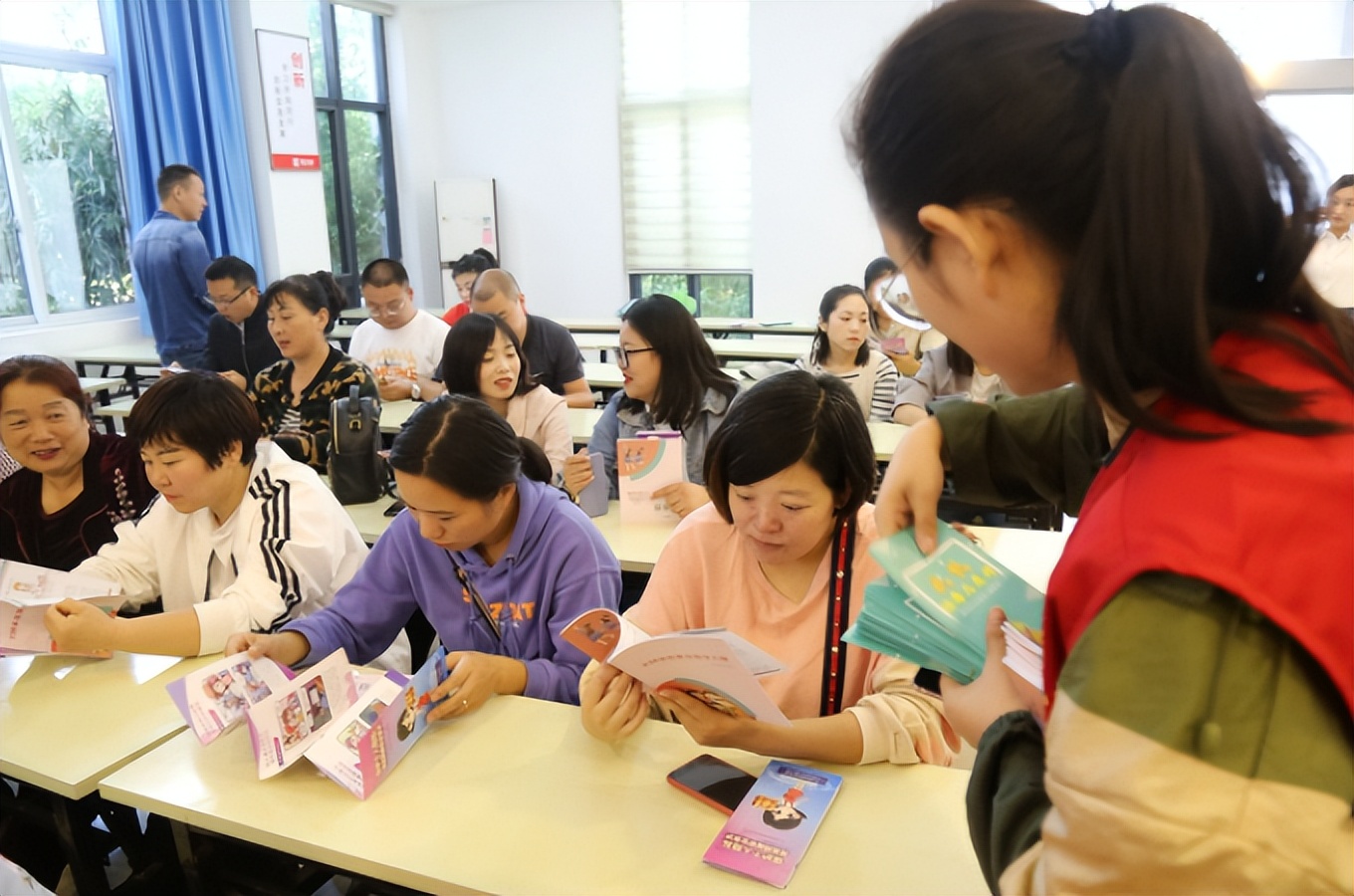 翻版“贾浅浅”?5岁女孩作品被国家地理杂志收录,网友却很质疑