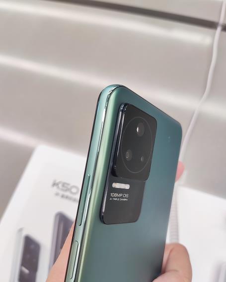 小米科技|k50小米之家冒雨摸机体验，均衡无短板，网友：不愧为旗舰焊门员