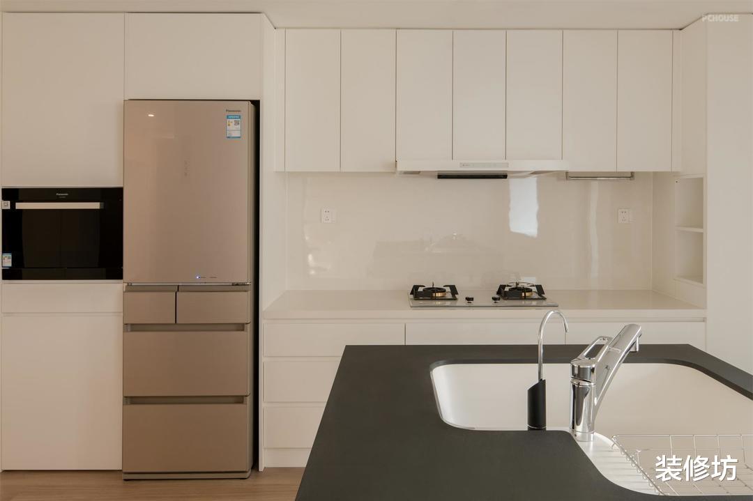 巧妙的四改三,让阳光流淌在每一处角落,简单又大气