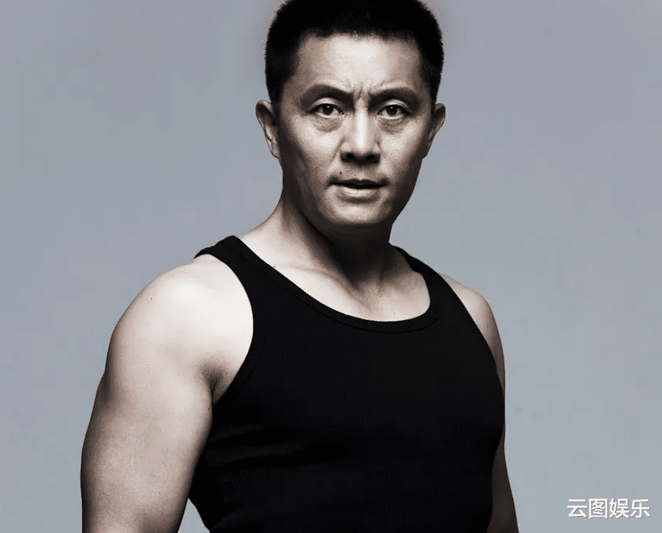 |演员常戎近照曝光,59岁热衷健身浑身腱子肉,娶小17岁娇妻很幸福