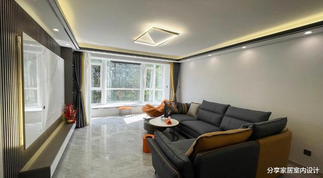 128平现代轻奢风格，时尚与高级感并存，悬空电视背景墙太抢眼了