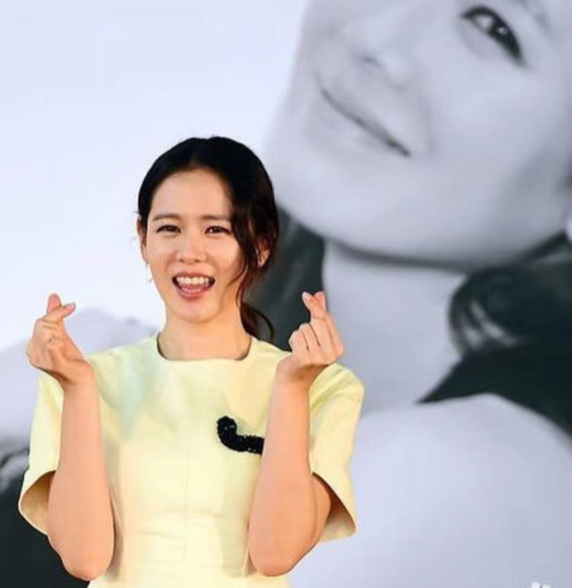 孙艺珍|孙艺珍40岁庆生照曝光，手捧蛋糕笑靥如花，玄彬视角下甜如少女