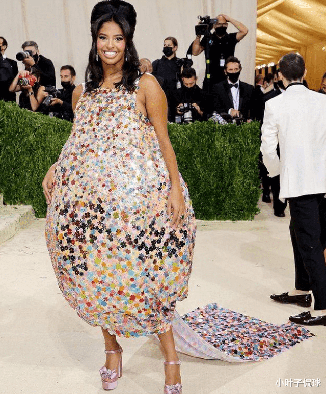 科比·布莱恩特|科比大女儿晒近照,19岁发育成熟,身材不输卡戴珊