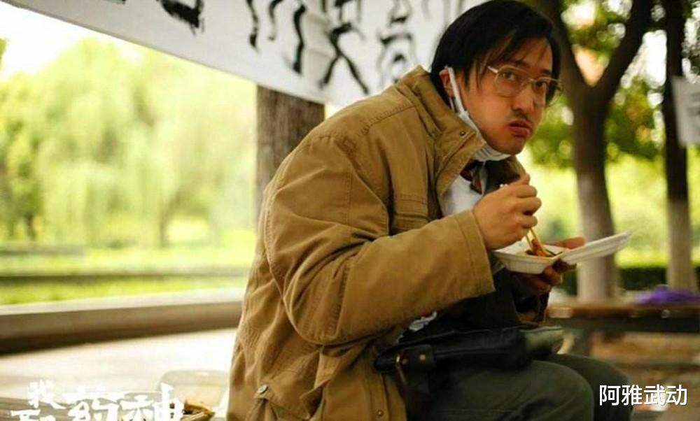 何洁|养不起孩子、最穷只有100万、直播大哭喊累,求你们,别演了